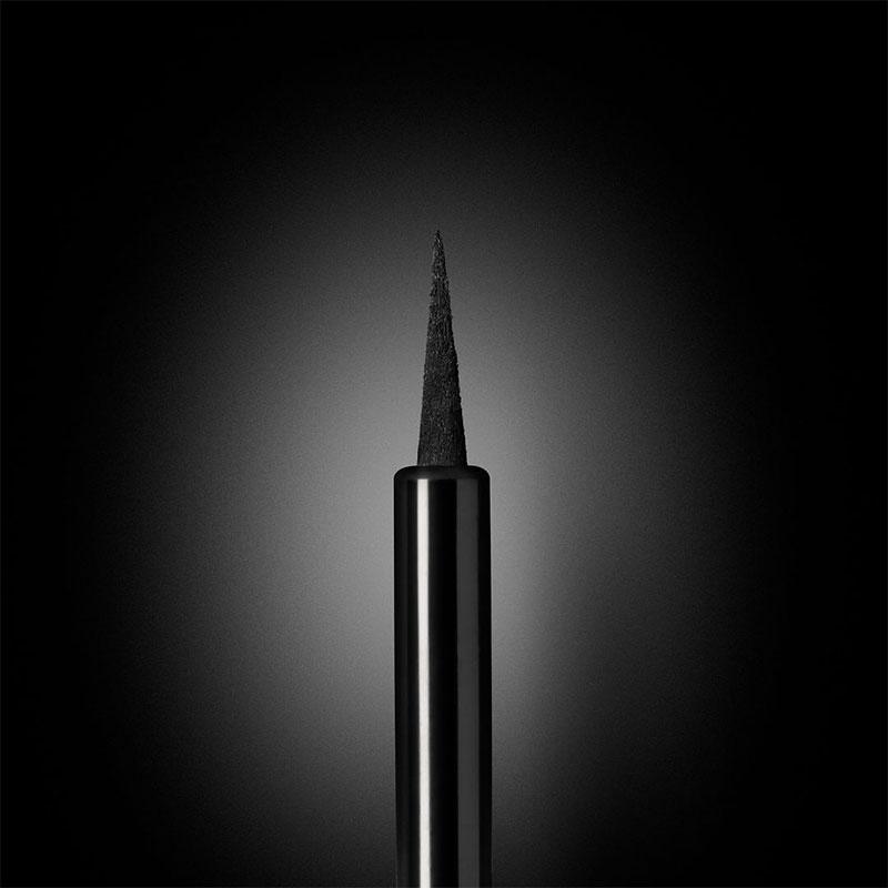 Ink Well Long-Wear Matte Eyeliner Kat Von D applicatore